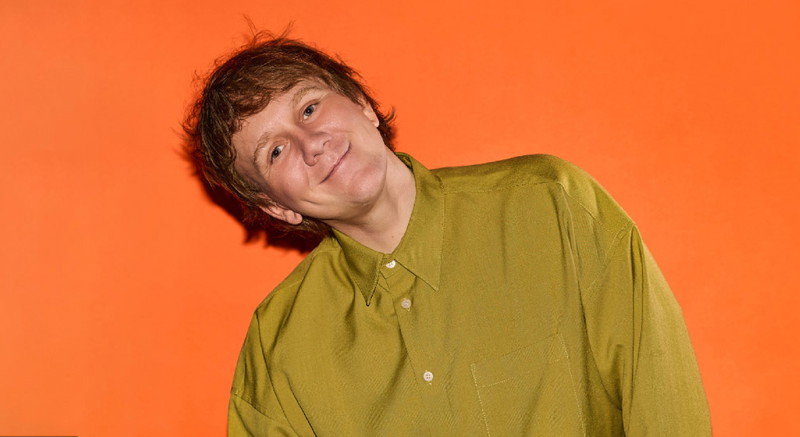 JOSH THOMAS: JIGGLE, JIGGLE